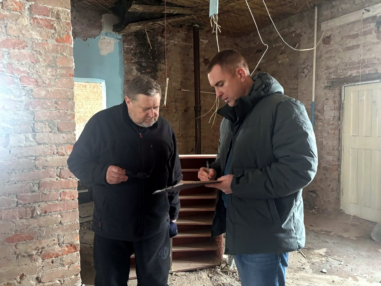 В селе Зарубино Любытинского округа продолжается ремонт зданий дошкольных групп