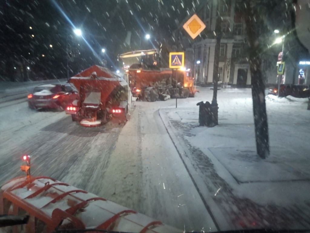 Александр Розбаум: Уважаемые Новгородцы!. В связи с ухудшением погодных условий и ночным снегопадом, коммунальные службы города приведены в повышенную готовность