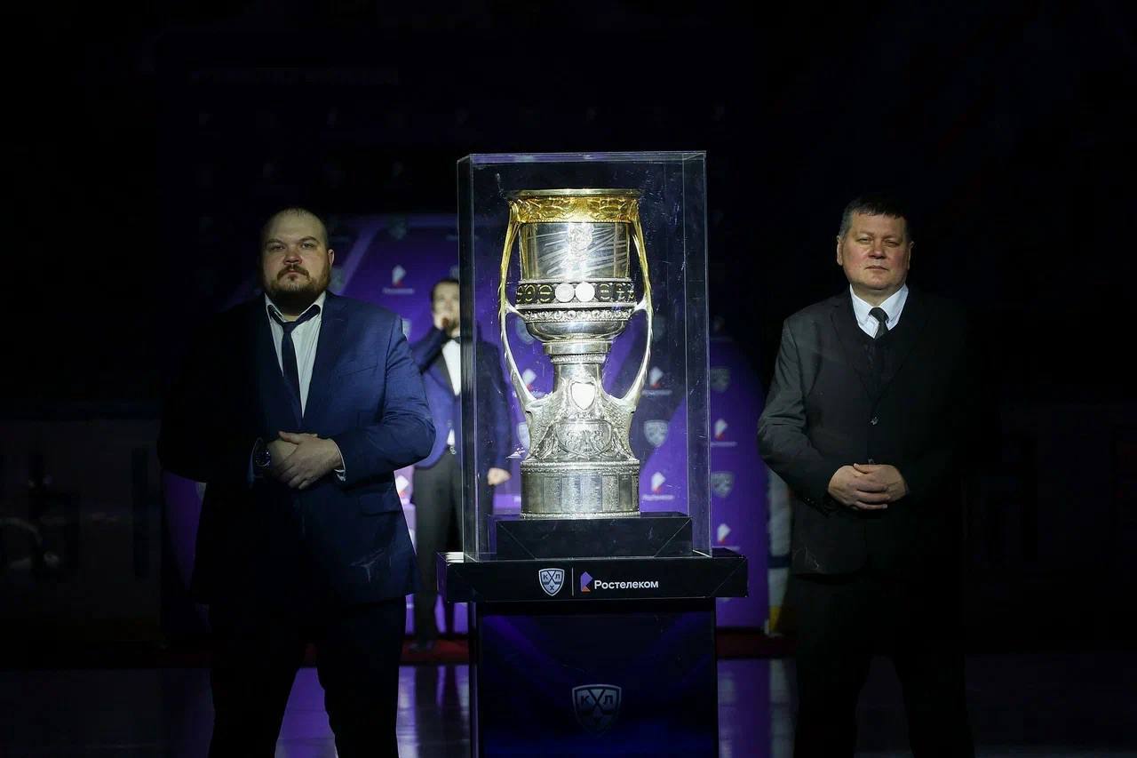 Александр Дронов: в Новгородскую область привезли Кубок Гагарина