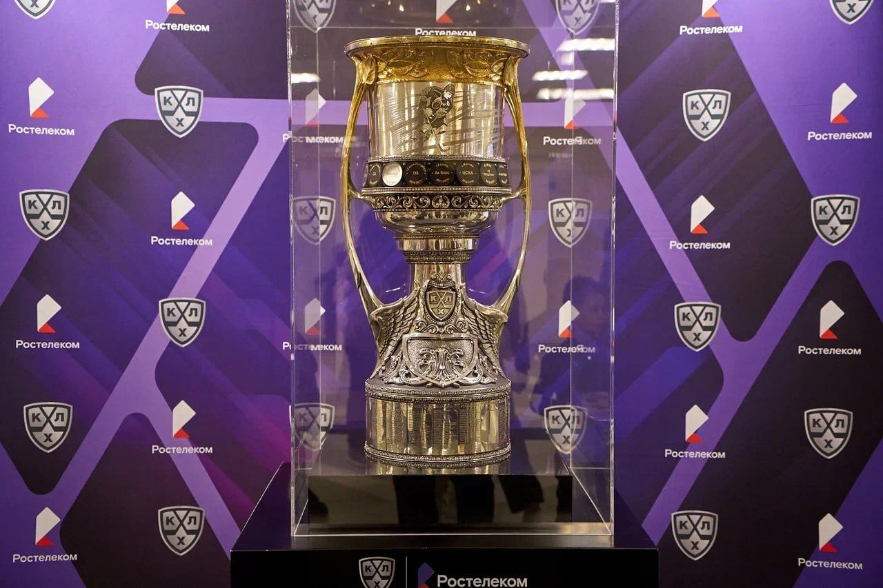 Хоккеисты тут?. В этом году масштабному совместному проекту «Ростелекома» и КХЛ — туру Кубка Гагарина исполняется 10 лет Хоккеисты тут?. В этом году масштабному совместному проекту «Ростелекома» и КХЛ — туру Кубка Гагарина исполняется 10 лет