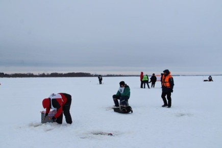 Назван победитель по подледному лову среди новгородских полицейских