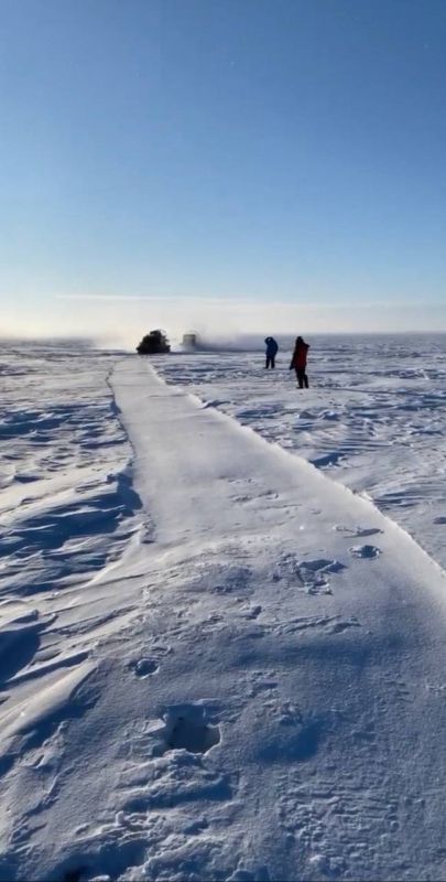 На озере Ильмень спасли застрявших на льду рыбаков