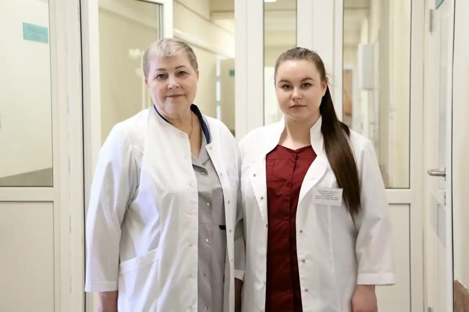 В клинике №1 Великого Новгорода работают медсёстрами бабушка и внучка