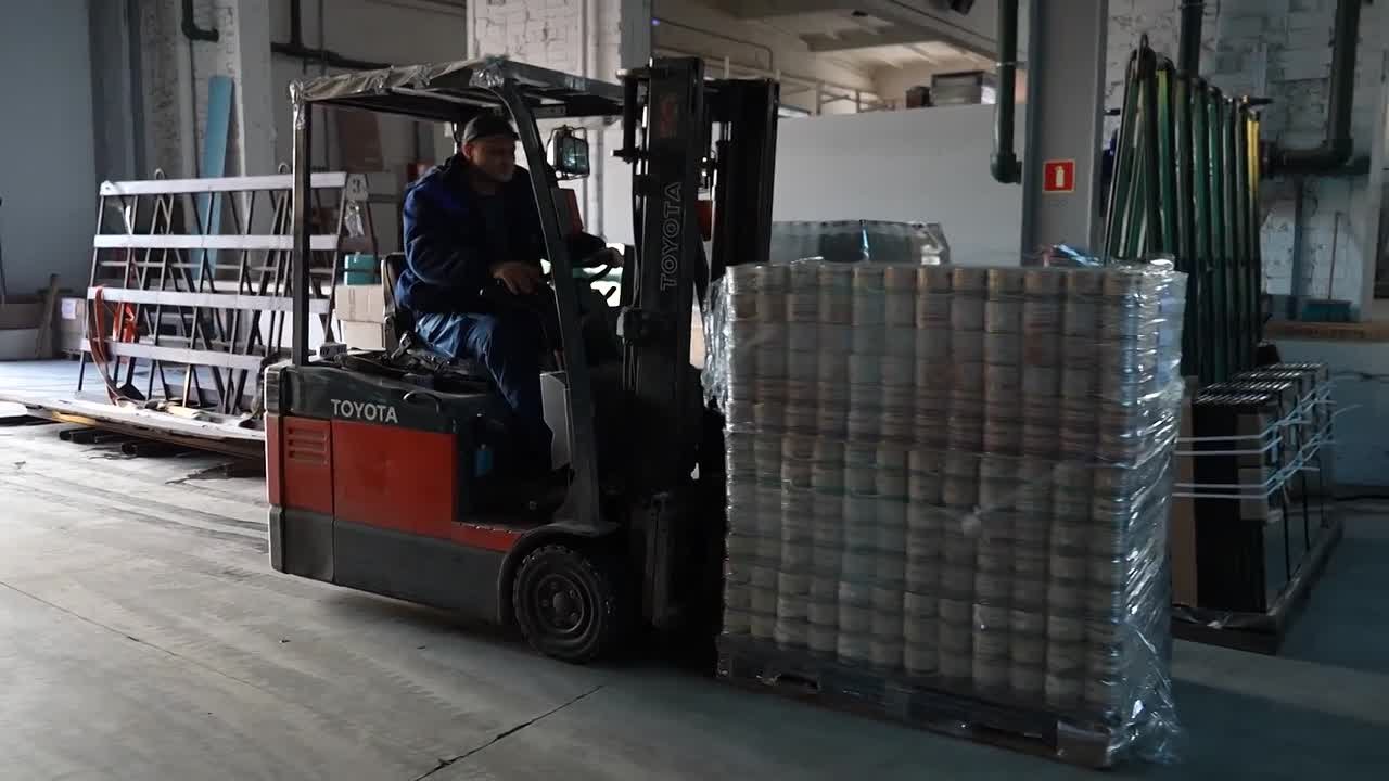 Сегодня, 16 февраля, в зону СВО из Новгородской области отправили очередной гуманитарный груз для наших бойцов