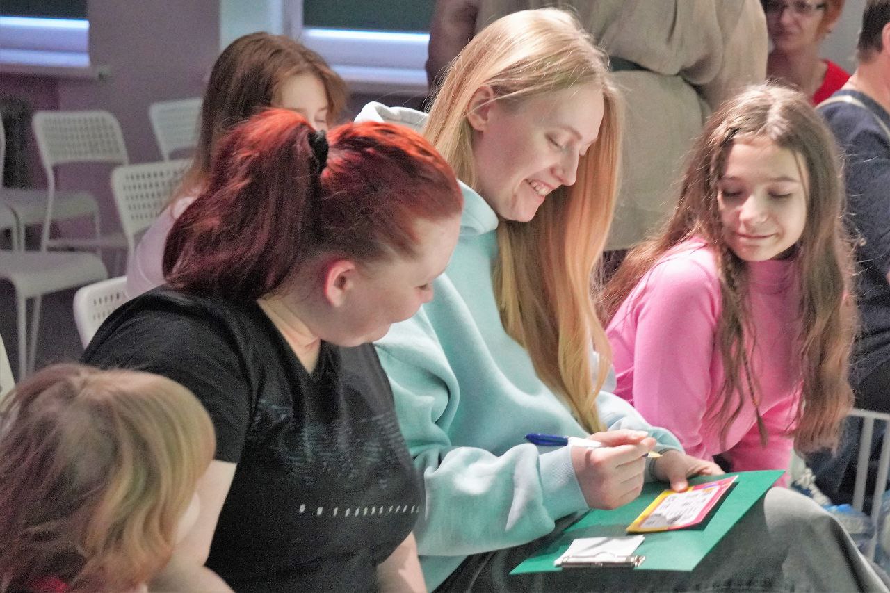 Александр Розбаум: Дорогие Земляки!. Для наших маленьких новгородцев Новогодние праздники продолжаются Сегодня вечером, в конце рабочего дня, заехал в наш Новгородский молодежный центр, где дети вместе с родителями играли в... Александр Розбаум: Дорогие Земляки!. Для наших маленьких новгородцев Новогодние праздники продолжаются Сегодня вечером, в конце рабочего дня, заехал в наш Новгородский молодежный центр, где дети вместе с родителями играли в...