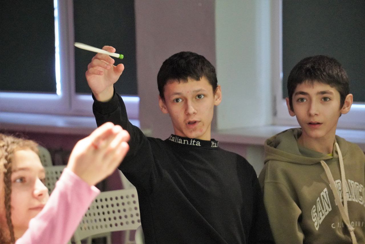 Александр Розбаум: Дорогие Земляки!. Для наших маленьких новгородцев Новогодние праздники продолжаются Сегодня вечером, в конце рабочего дня, заехал в наш Новгородский молодежный центр, где дети вместе с родителями играли в... Александр Розбаум: Дорогие Земляки!. Для наших маленьких новгородцев Новогодние праздники продолжаются Сегодня вечером, в конце рабочего дня, заехал в наш Новгородский молодежный центр, где дети вместе с родителями играли в...