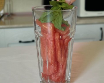 Летний хит: замороженный арбуз в коктейлях и смузи