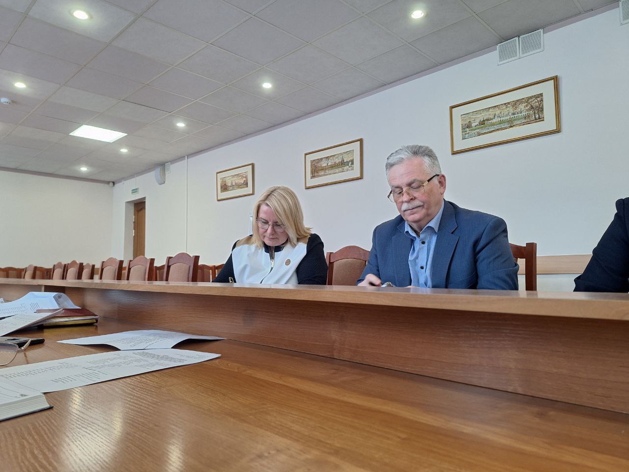 Депутаты Новгородской областной Думы принимают участие в рабочих встречах с муниципалитетами и органами исполнительной власти региона Депутаты Новгородской областной Думы принимают участие в рабочих встречах с муниципалитетами и органами исполнительной власти региона