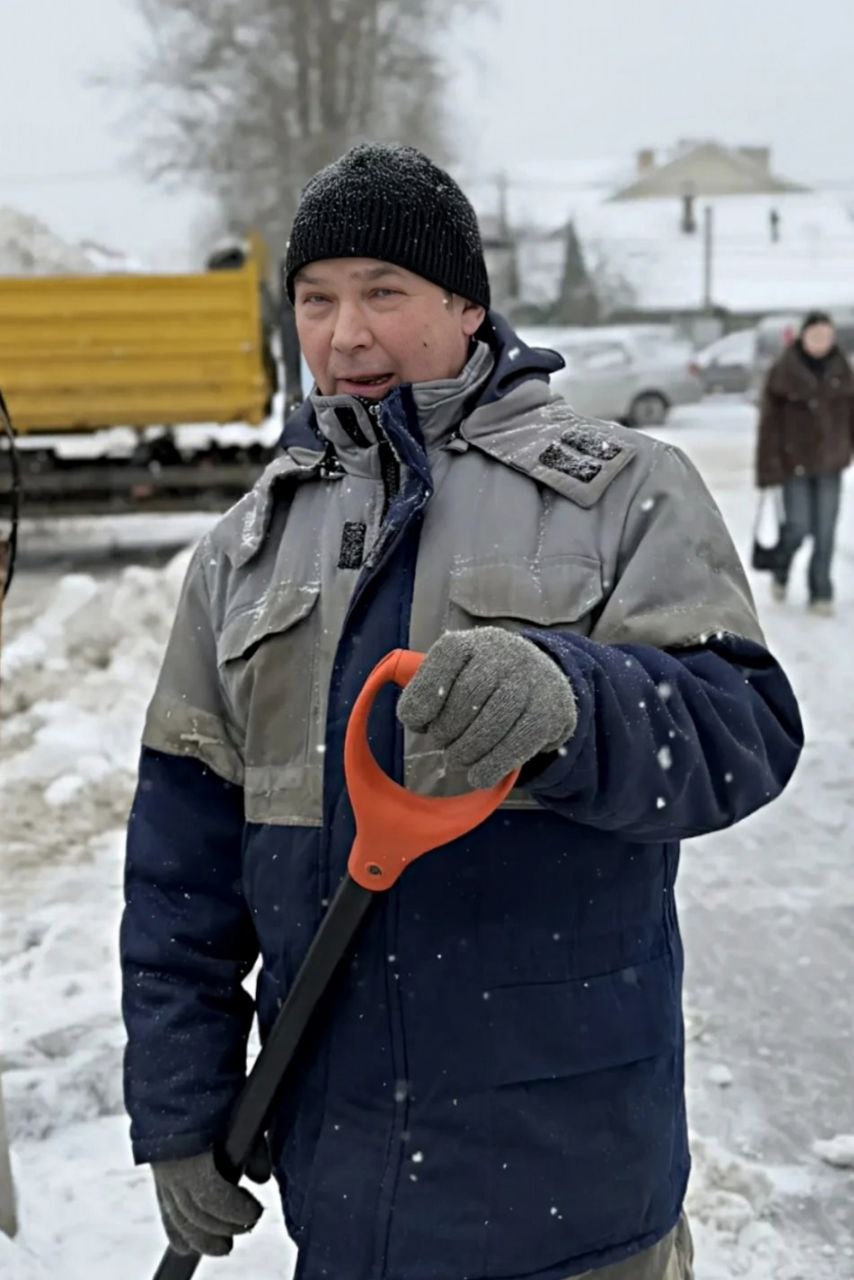 Александр Розбаум: Уважаемые Земляки!. По прогнозам синоптиков, на предстоящих выходных снова ожидается снег, а это значит, что наши коммунальные службы будут работать в усиленном режиме Александр Розбаум: Уважаемые Земляки!. По прогнозам синоптиков, на предстоящих выходных снова ожидается снег, а это значит, что наши коммунальные службы будут работать в усиленном режиме