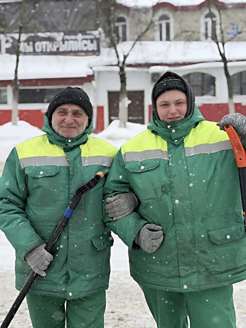 Александр Розбаум: Уважаемые Земляки!. По прогнозам синоптиков, на предстоящих выходных снова ожидается снег, а это значит, что наши коммунальные службы будут работать в усиленном режиме Александр Розбаум: Уважаемые Земляки!. По прогнозам синоптиков, на предстоящих выходных снова ожидается снег, а это значит, что наши коммунальные службы будут работать в усиленном режиме
