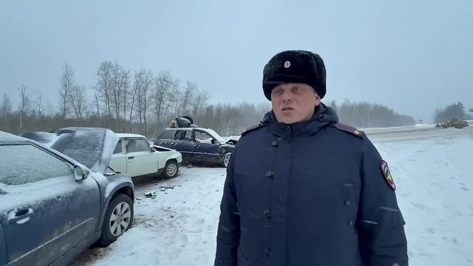 Комментарий с места ДТП начальника отдела Госавтоинспекции МО МВД России «Новгородский» Юрия Заднипрянца