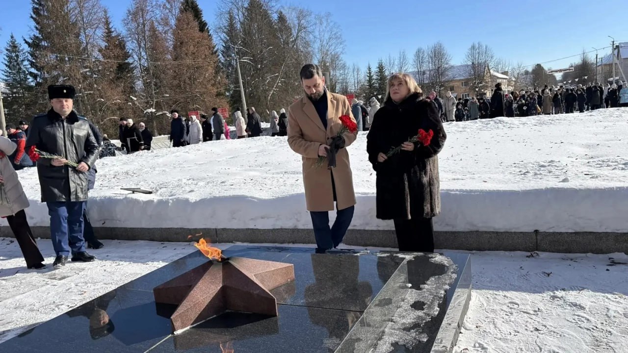 В округах Новгородской области проходят митинги в честь 82-й годовщины освобождения В округах Новгородской области проходят митинги в честь 82-й годовщины освобождения