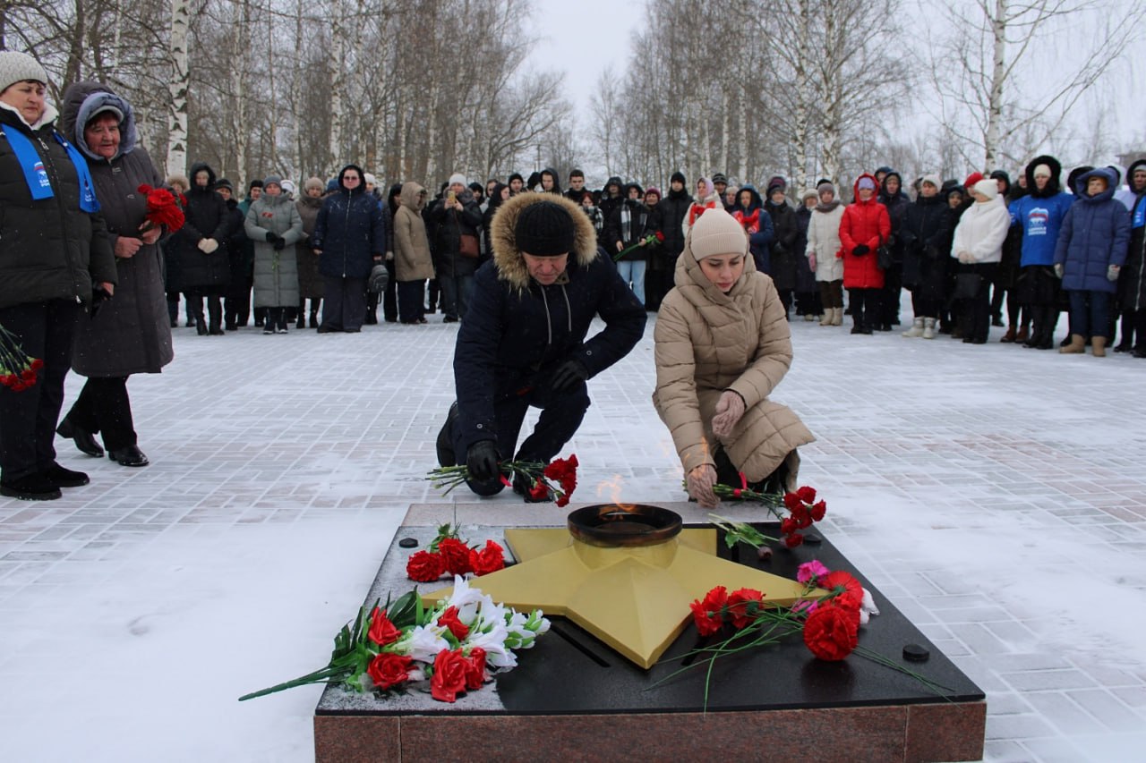 В округах Новгородской области проходят митинги в честь 82-й годовщины освобождения В округах Новгородской области проходят митинги в честь 82-й годовщины освобождения