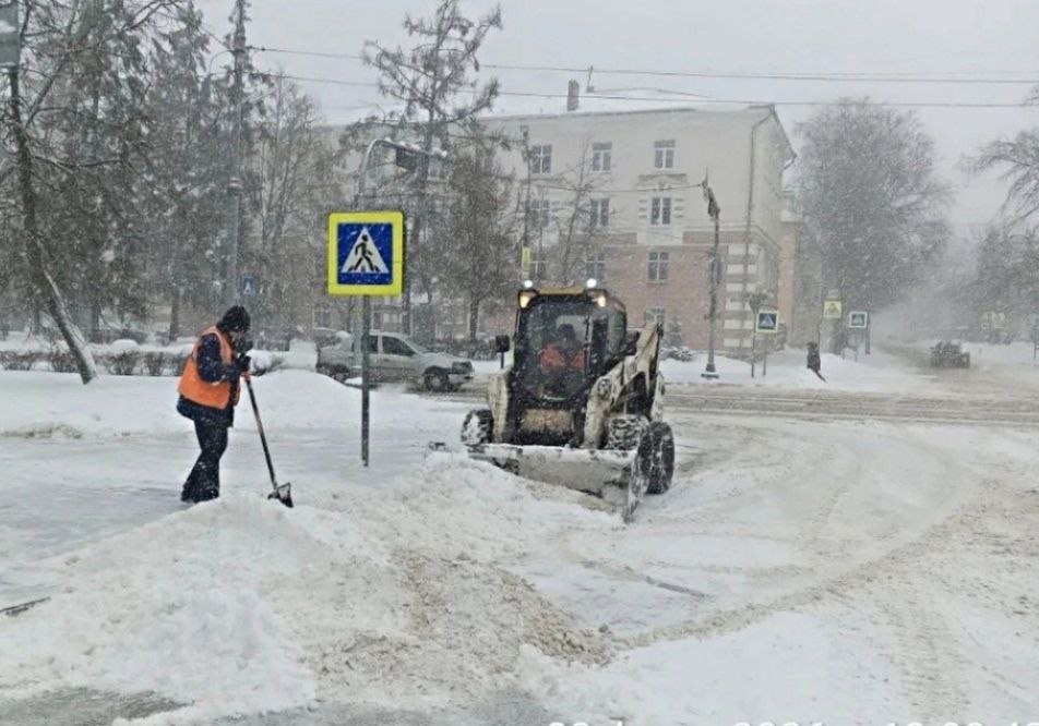 Александр Розбаум: Уважаемые Новгородцы!. В условиях непрекращающегося снегопада специалисты МКУ "Городское хозяйство", МАУ "Парки Великого Новгорода" и подрядной организации "Солид" в постоянном режиме ведут работы по... Александр Розбаум: Уважаемые Новгородцы!. В условиях непрекращающегося снегопада специалисты МКУ "Городское хозяйство", МАУ "Парки Великого Новгорода" и подрядной организации "Солид" в постоянном режиме ведут работы по...