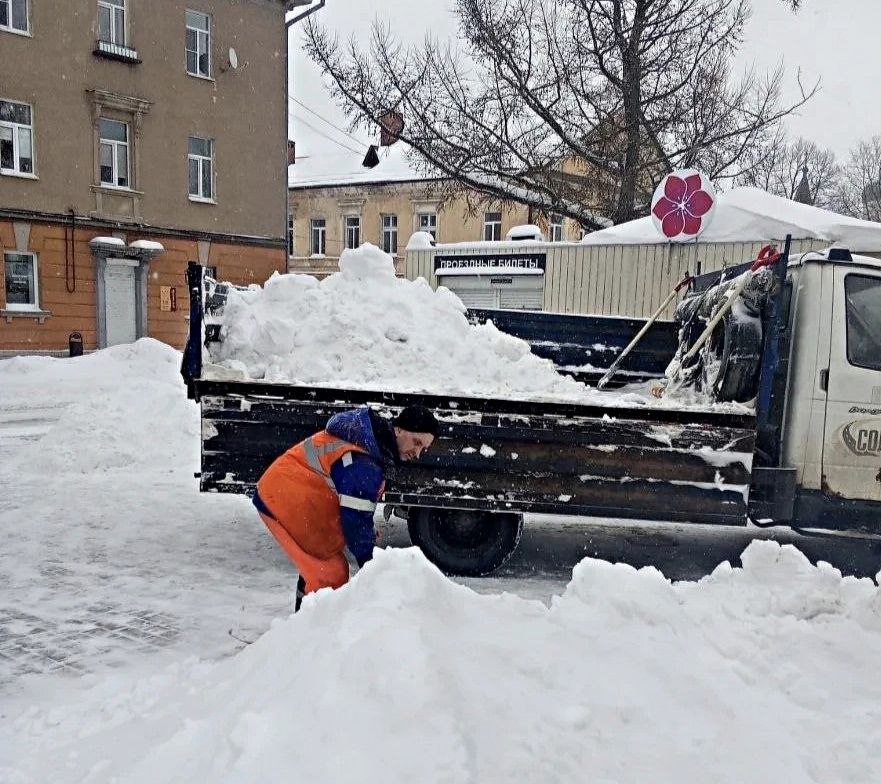 Александр Розбаум: Уважаемые Новгородцы!. В условиях непрекращающегося снегопада специалисты МКУ "Городское хозяйство", МАУ "Парки Великого Новгорода" и подрядной организации "Солид" в постоянном режиме ведут работы по... Александр Розбаум: Уважаемые Новгородцы!. В условиях непрекращающегося снегопада специалисты МКУ "Городское хозяйство", МАУ "Парки Великого Новгорода" и подрядной организации "Солид" в постоянном режиме ведут работы по...