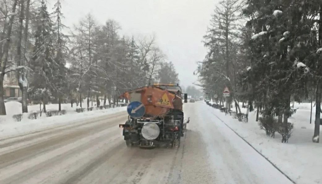 Александр Розбаум: Уважаемые Новгородцы!. В условиях непрекращающегося снегопада специалисты МКУ "Городское хозяйство", МАУ "Парки Великого Новгорода" и подрядной организации "Солид" в постоянном режиме ведут работы по...