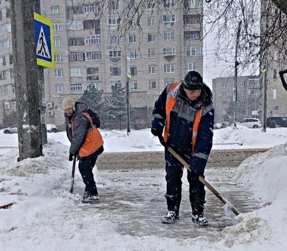 Александр Розбаум: Уважаемые Новгородцы!. В условиях непрекращающегося снегопада специалисты МКУ "Городское хозяйство", МАУ "Парки Великого Новгорода" и подрядной организации "Солид" в постоянном режиме ведут работы по... Александр Розбаум: Уважаемые Новгородцы!. В условиях непрекращающегося снегопада специалисты МКУ "Городское хозяйство", МАУ "Парки Великого Новгорода" и подрядной организации "Солид" в постоянном режиме ведут работы по...