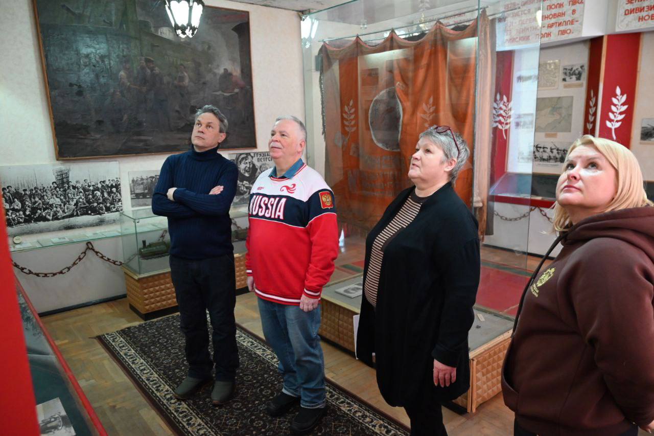 Депутаты поздравили военнослужащих одной из воинских частей региона с Днём защитника Отечества Депутаты поздравили военнослужащих одной из воинских частей региона с Днём защитника Отечества