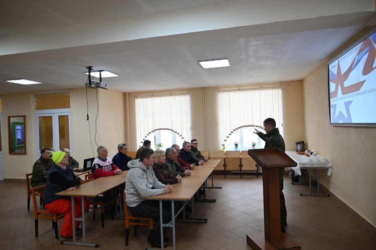 Депутаты поздравили военнослужащих одной из воинских частей региона с Днём защитника Отечества Депутаты поздравили военнослужащих одной из воинских частей региона с Днём защитника Отечества