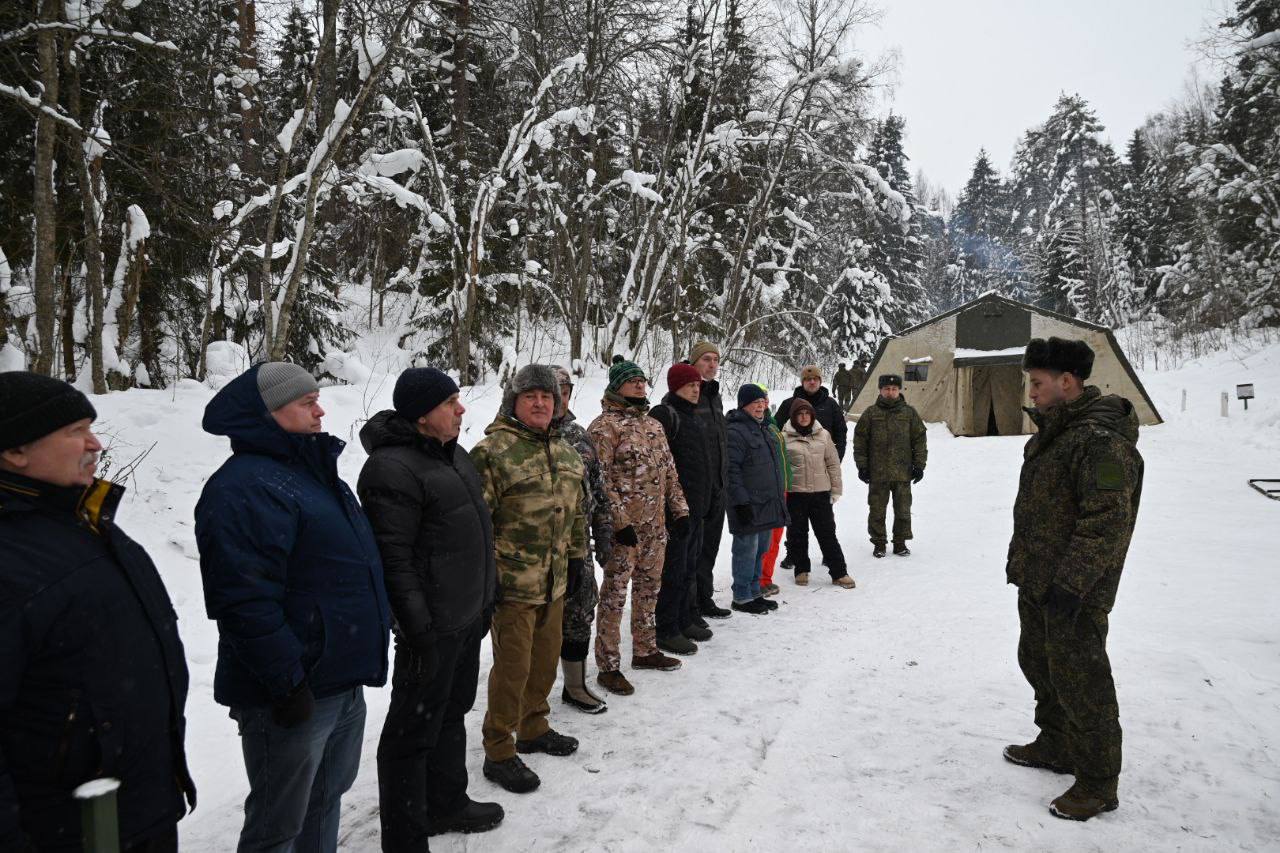 Депутаты поздравили военнослужащих одной из воинских частей региона с Днём защитника Отечества Депутаты поздравили военнослужащих одной из воинских частей региона с Днём защитника Отечества