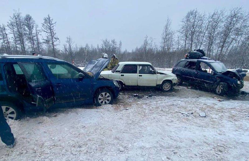 За сутки в ДТП в Новгородской области один человек погиб, шестеро пострадали