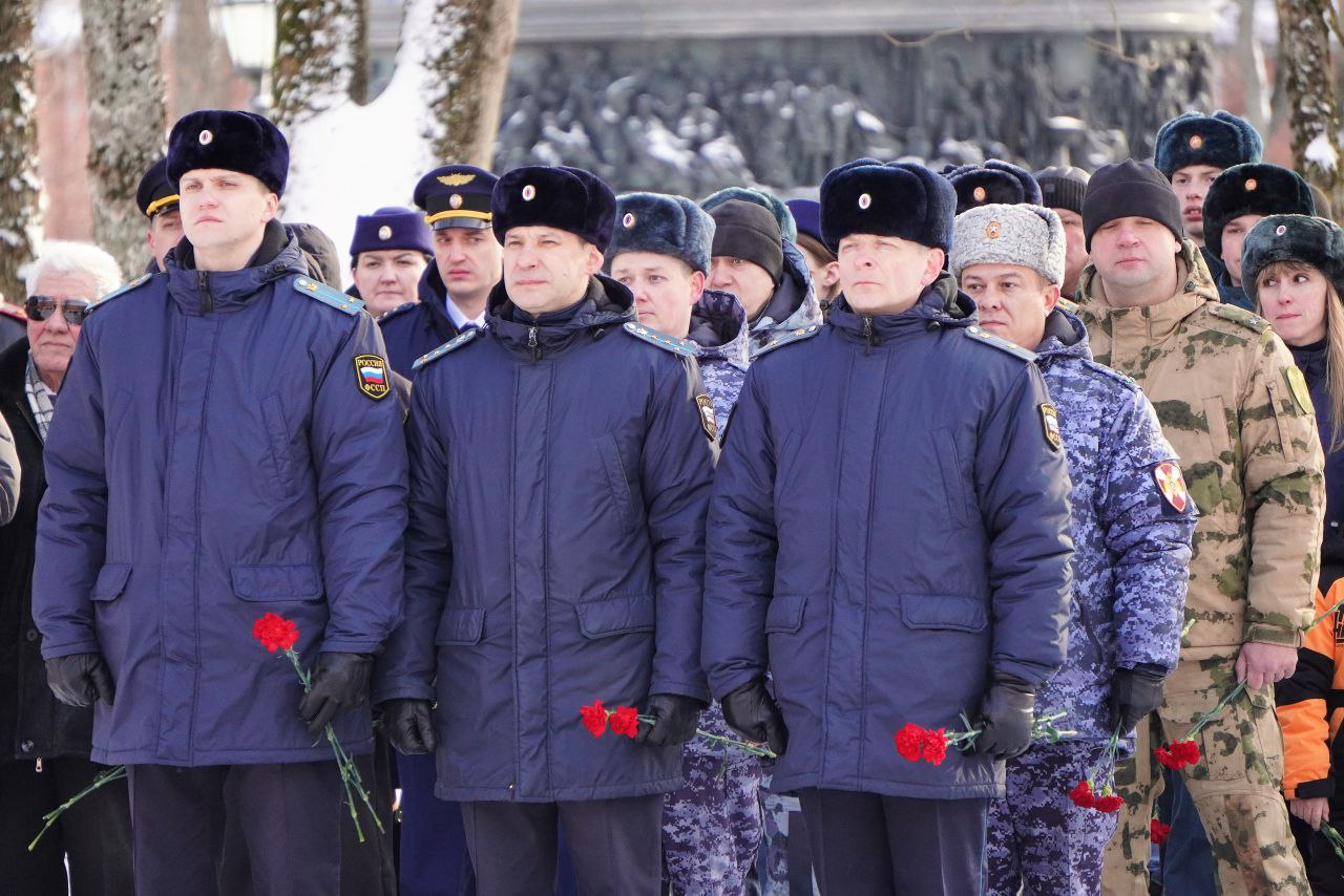 Александр Розбаум: Уважаемые Новгородцы!. Сегодня в День защитника Отечества у мемориала "Вечный огонь Славы" мы все Вместе провели торжественный митинг, отдав дань уважения всем, кто защищал и защищает наше Отечество, всем... Александр Розбаум: Уважаемые Новгородцы!. Сегодня в День защитника Отечества у мемориала "Вечный огонь Славы" мы все Вместе провели торжественный митинг, отдав дань уважения всем, кто защищал и защищает наше Отечество, всем...