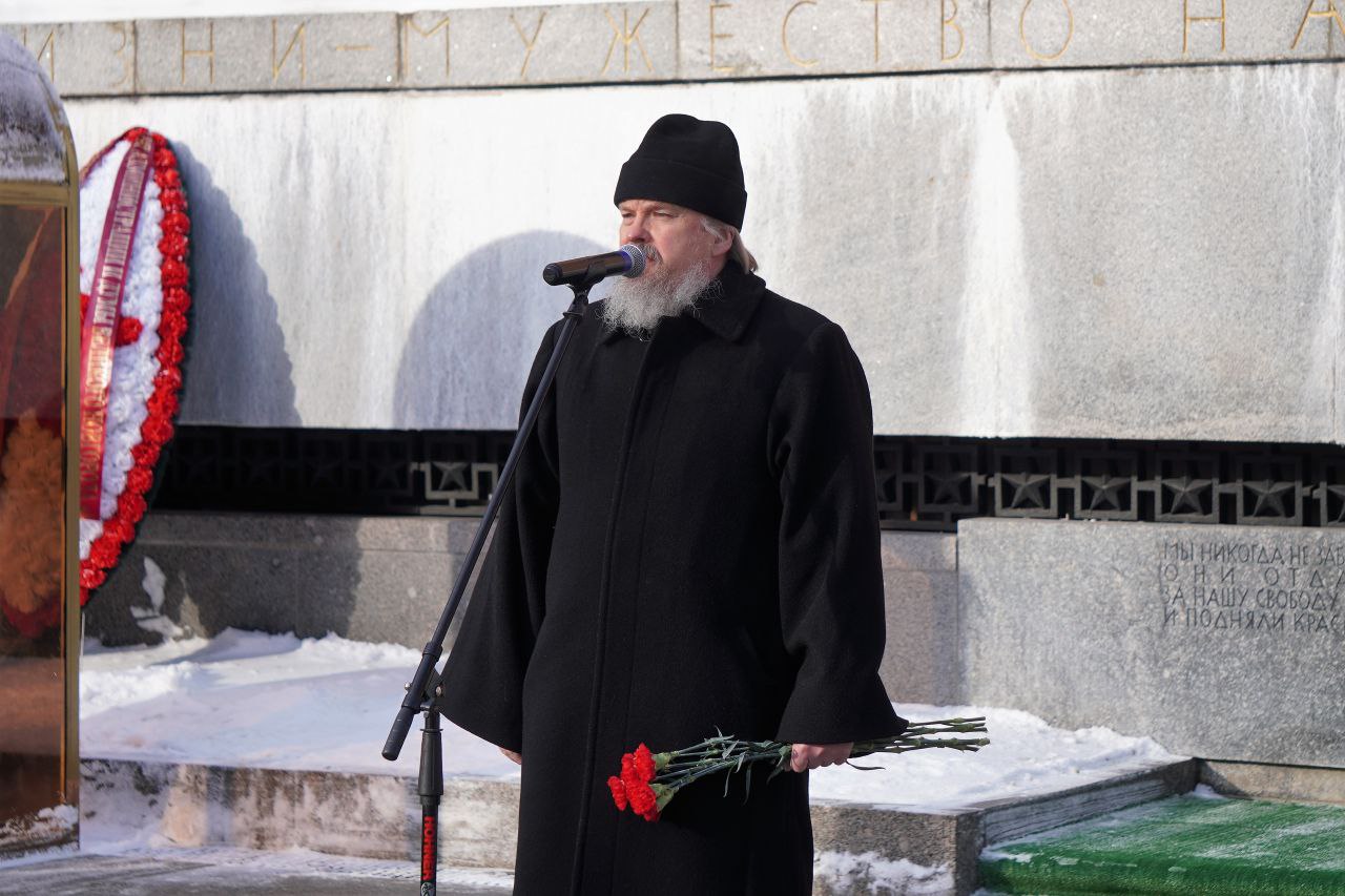 Александр Розбаум: Уважаемые Новгородцы!. Сегодня в День защитника Отечества у мемориала "Вечный огонь Славы" мы все Вместе провели торжественный митинг, отдав дань уважения всем, кто защищал и защищает наше Отечество, всем... Александр Розбаум: Уважаемые Новгородцы!. Сегодня в День защитника Отечества у мемориала "Вечный огонь Славы" мы все Вместе провели торжественный митинг, отдав дань уважения всем, кто защищал и защищает наше Отечество, всем...