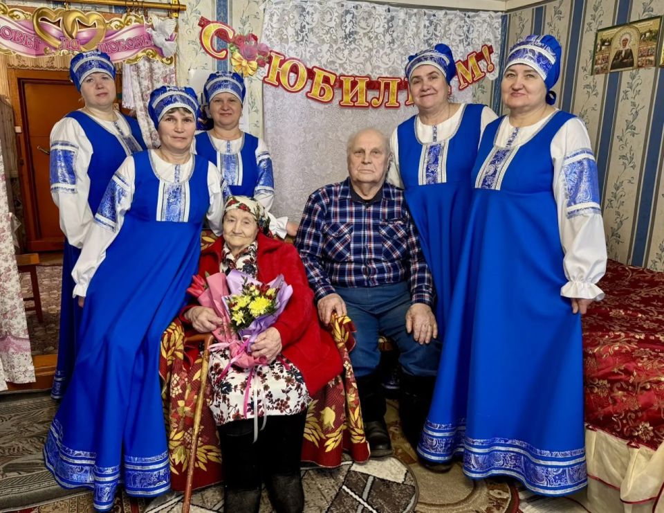 В комитете ЗАГС и ООДМС Новгородской области рассказали о бриллиантовых и изумрудных юбилярах семейной жизни