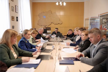 В преддверии очередного заседания Новгородской областной Думы комитеты продолжают работу