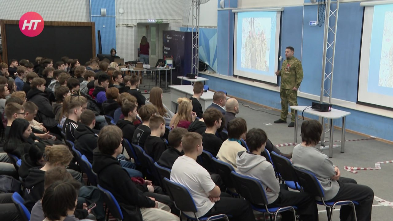 Участник проекта «СВОи Герои 53» Андрей Павлов встретился со студентами политехнического колледжа НовГУ