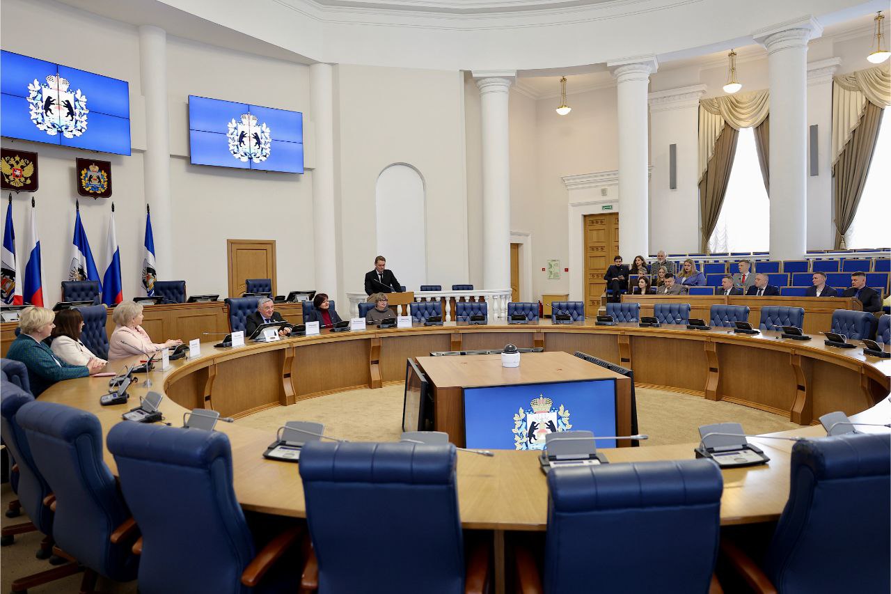 Юрий Бобрышев поздравил выпускников РАНХиГС с вручением дипломов магистров Юрий Бобрышев поздравил выпускников РАНХиГС с вручением дипломов магистров