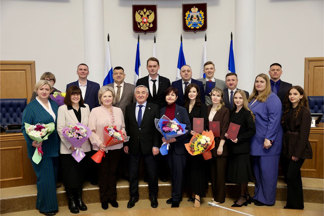 Юрий Бобрышев поздравил выпускников РАНХиГС с вручением дипломов магистров Юрий Бобрышев поздравил выпускников РАНХиГС с вручением дипломов магистров