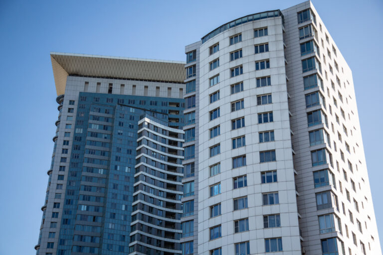 Подвалы многоэтажек под прицелом: депутаты предлагают ограничения для религиозных объектов