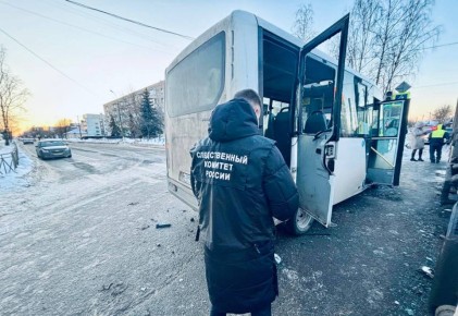 В Новгородской области следователи выясняют обстоятельства происшествия с маршрутным автобусом