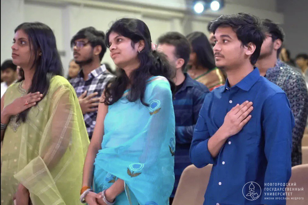 Около 300 индийских студентов НовГУ отпраздновали Чатрапати Шиваджи Джаянти — ежегодный праздник в честь дня рождения великого воина и основателя империи маратхов Около 300 индийских студентов НовГУ отпраздновали Чатрапати Шиваджи Джаянти — ежегодный праздник в честь дня рождения великого воина и основателя империи маратхов