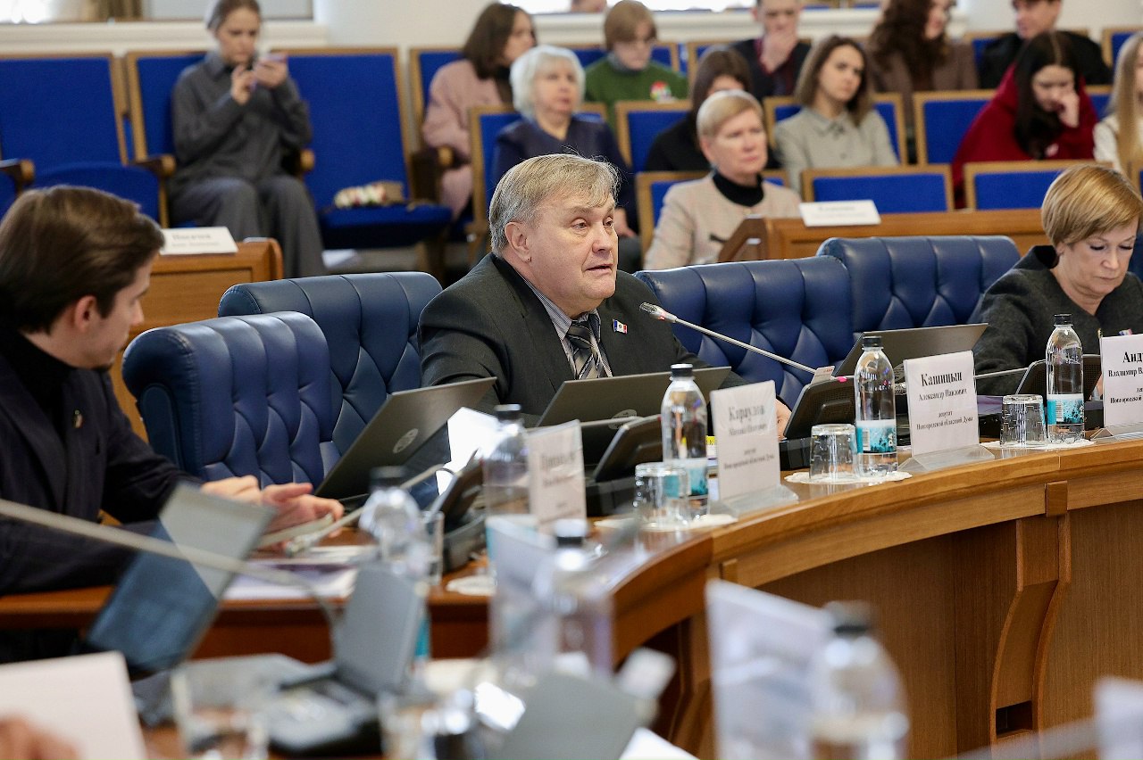 На необходимость привлечения инвестиций в отдалённые и малонаселённые округа региона депутаты обратили внимание профильного министерства На необходимость привлечения инвестиций в отдалённые и малонаселённые округа региона депутаты обратили внимание профильного министерства
