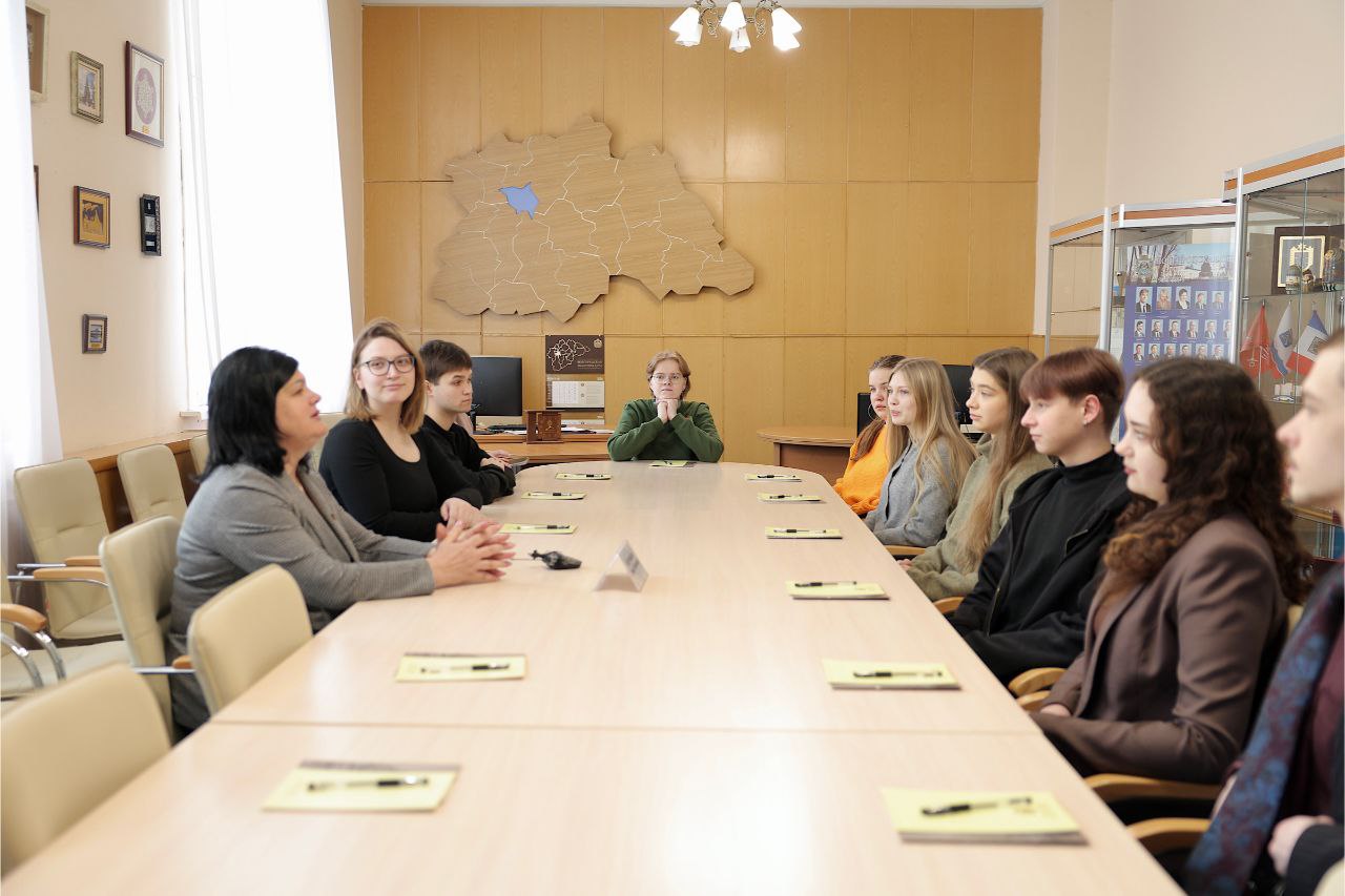 Второкурсники НовГУ посетили областную Думу