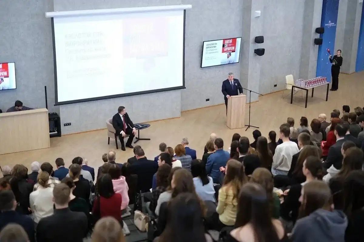 Павел Крашенинников презентовал в Великом Новгороде книгу об эпохе застоя в СССР Павел Крашенинников презентовал в Великом Новгороде книгу об эпохе застоя в СССР