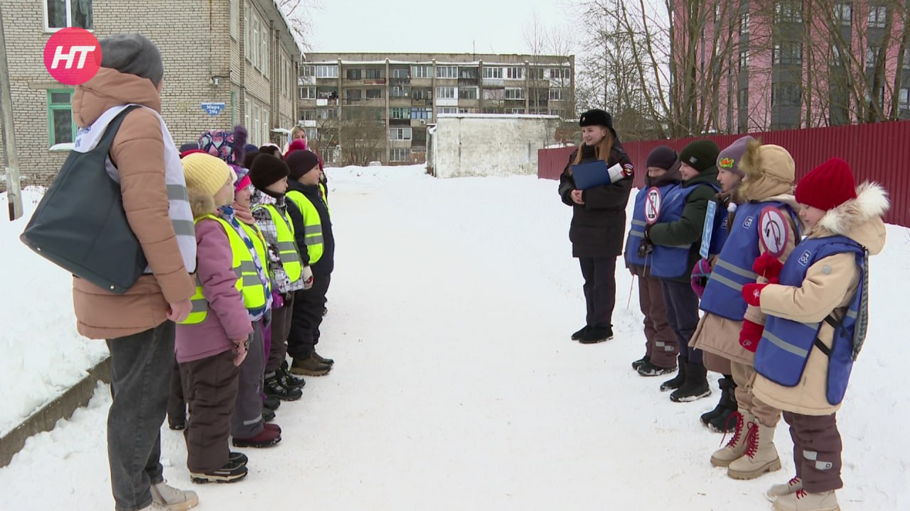 Новгородские госавтоинспекторы провели открытый урок в школе №25