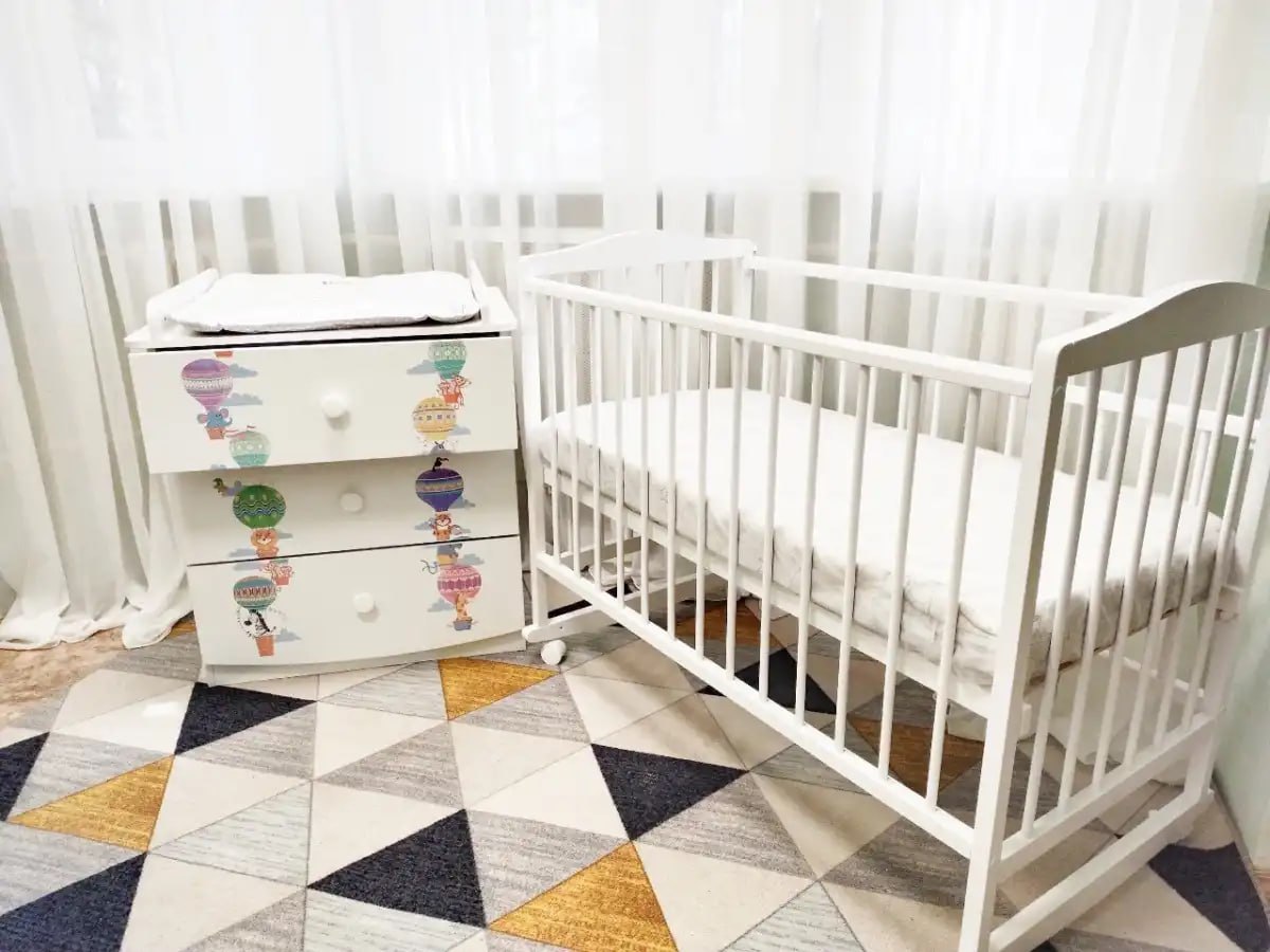 Почти 500 семей в Новгородской области воспользовались пунктами проката детских вещей