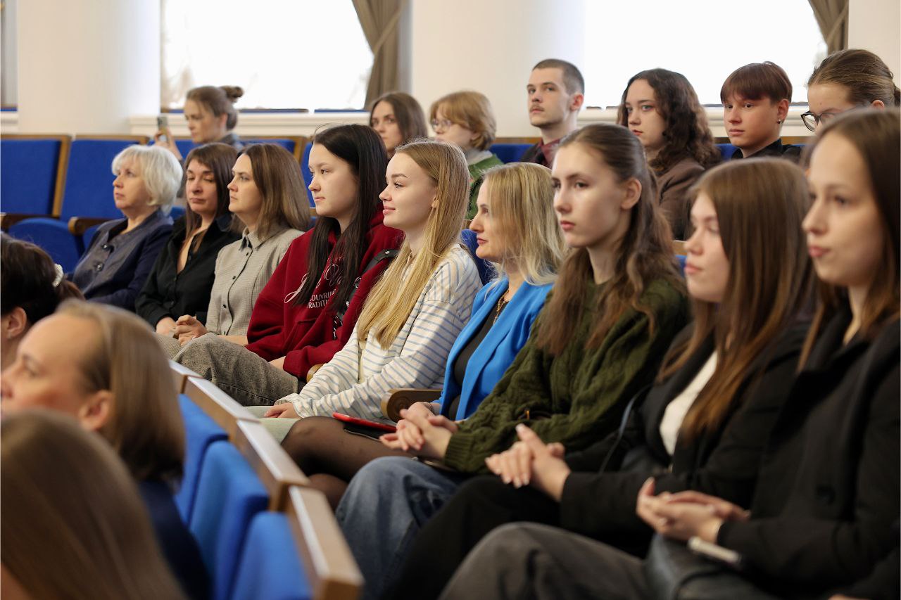 Второкурсники НовГУ посетили областную Думу Второкурсники НовГУ посетили областную Думу