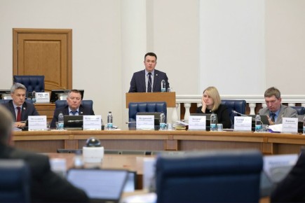 На необходимость привлечения инвестиций в отдалённые и малонаселённые округа региона депутаты обратили внимание профильного министерства