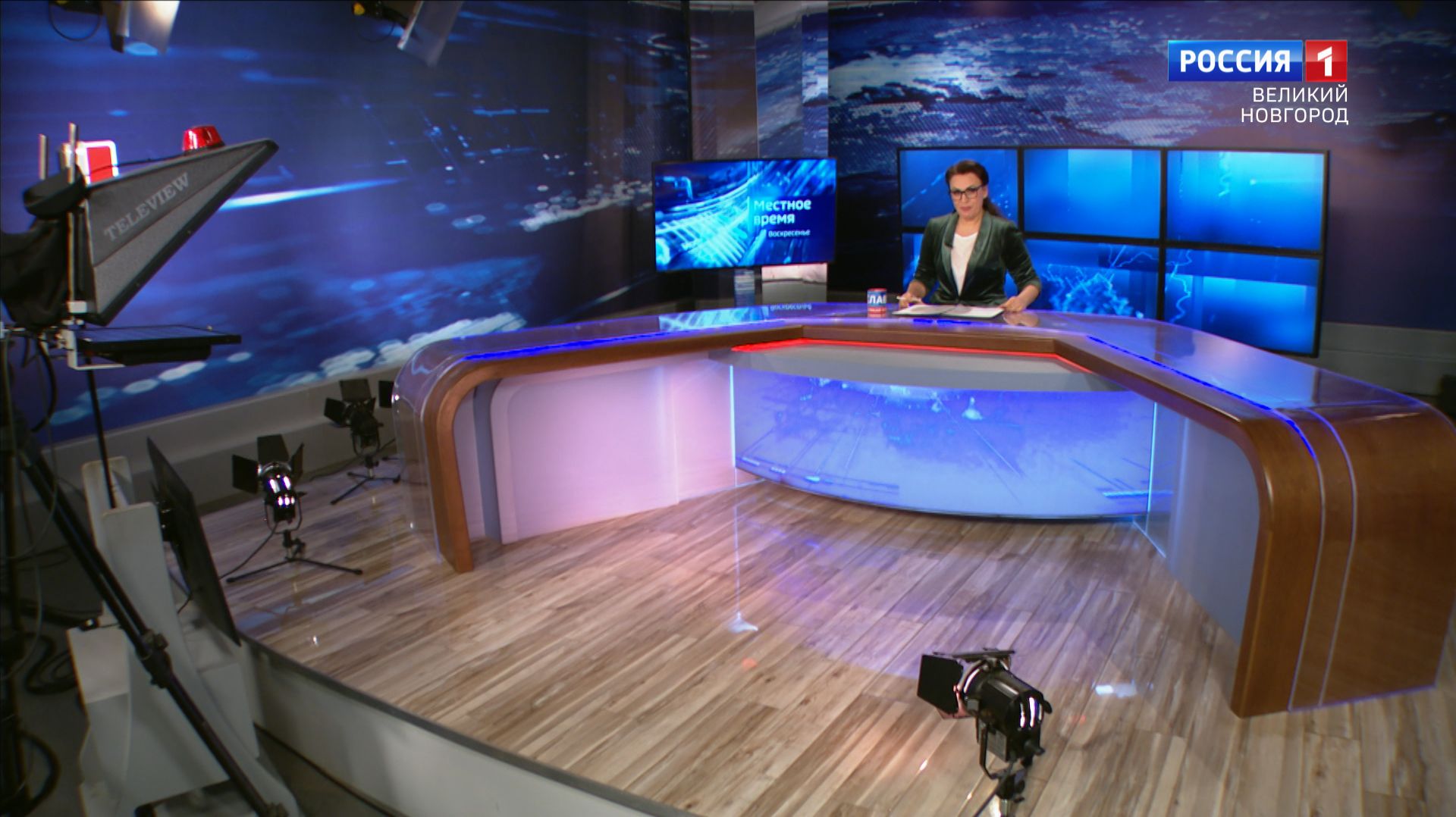 Новгородские медики празднуют долгожданное новоселье, какие штрафы грозят за вывески на английском, поисковики поднимают самолет Пе-2 неподалеку от Малой Вишеры