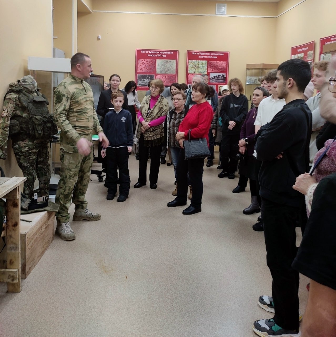 В городе Чудово открылась выставка о фронтовых буднях СВО В городе Чудово открылась выставка о фронтовых буднях СВО
