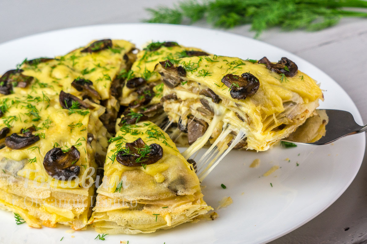 Непревзойденная закуска: блинный торт с грибами и сыром