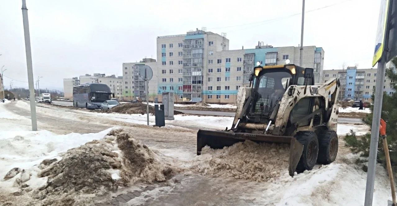 Александр Розбаум: Уважаемые Новгородцы!. Специалисты МКУ «Городское хозяйство», МАУ «Парки Великого Новгорода» и подрядной организации «Солид» в круглосуточном режиме ведут работы по очистке города от наледи и снега Александр Розбаум: Уважаемые Новгородцы!. Специалисты МКУ «Городское хозяйство», МАУ «Парки Великого Новгорода» и подрядной организации «Солид» в круглосуточном режиме ведут работы по очистке города от наледи и снега
