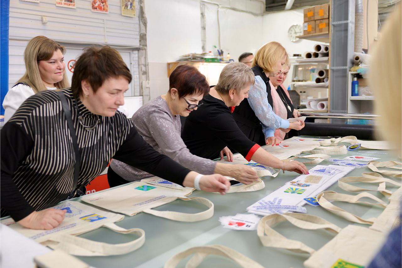 В преддверии 8 марта Юрий Бобрышев поздравил женщин-председателей Дум округов и областных депутатов В преддверии 8 марта Юрий Бобрышев поздравил женщин-председателей Дум округов и областных депутатов