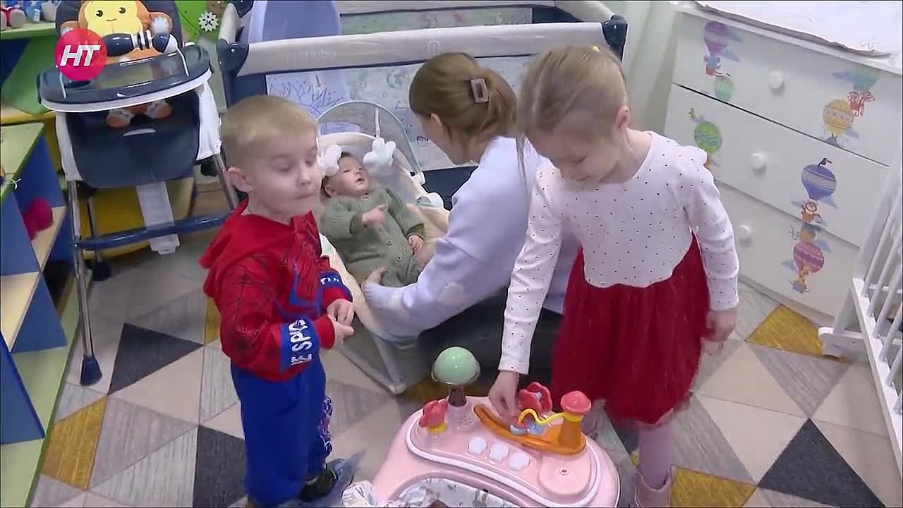 Новгородские семьи могут бесплатно брать детские вещи напрокат