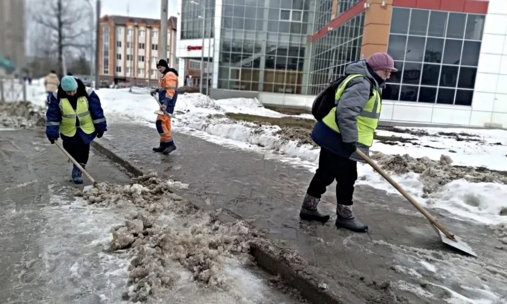 Александр Розбаум: Уважаемые Новгородцы!. Специалисты АО «Новгородской водоканал», МКУ «Городское хозяйство» и подрядной организации «Солид» продолжают работы по очистке люков ливневой канализации и открытию т.н. «замков»... Александр Розбаум: Уважаемые Новгородцы!. Специалисты АО «Новгородской водоканал», МКУ «Городское хозяйство» и подрядной организации «Солид» продолжают работы по очистке люков ливневой канализации и открытию т.н. «замков»...