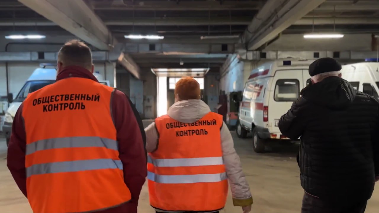 Гаражи новгородской станции скорой медицинской помощи посетили члены Общественной палаты области